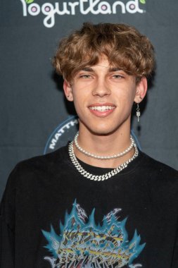 Andrew Pavlunin, Matthew Sieverin 'in 21. Doğum günü partisine 30 Eylül 2022' de Beverly Hills, CA 'da katılıyor.