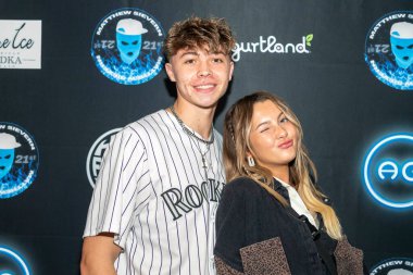 Logan Jones ve Ava Clark, 30 Eylül 2022 'de Beverly Hills, CA' da Matthew Sieverin 'in 21. yaş günü partisine katıldı.