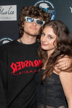 Lincoln Stibel ve Ruby Sumegi, 30 Eylül 2022 'de Beverly Hills, CA' da Matthew Sieverin 'in 21. yaş günü partisine katıldı.