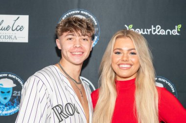 Logan Jones, Lillian Hepler 30 Eylül 2022 'de Beverly Hills, CA' da Matthew Sieverin 'in 21. yaş günü partisine katıldı.