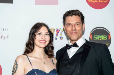 Casey Zlatkus ve Jason Zlatkus, 1 Ekim 2022 'de Rönesans Havaalanı Oteli, Los Angeles' ta düzenlenen Sağlık ve Barış için Bağış Galasına katıldılar.