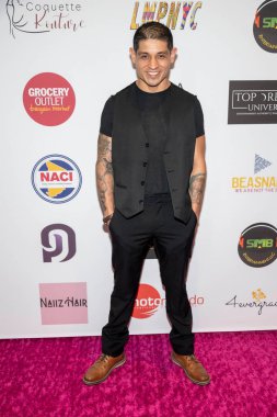 Jason Valdovinos, 1 Ekim 2022 'de Rönesans Havaalanı Oteli, Los Angeles' ta düzenlenen Sağlıklı Yaşam Bağış Galasına katıldı.