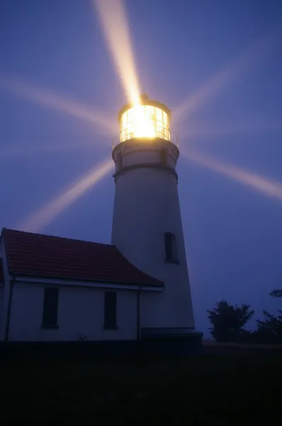 Leuchtturm bei Nacht — Stockfoto