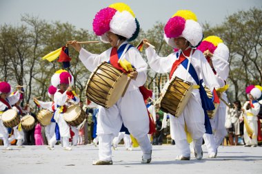 Traditional festivals in South Korea, Pungmullori clipart