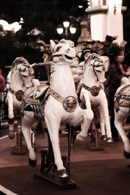 Lunaparkta atlı karınca