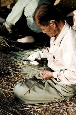 Kore master saman ayakkabı hale getirir.