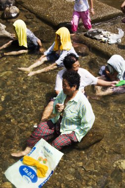 insanlar surak falls adlı yüzmek