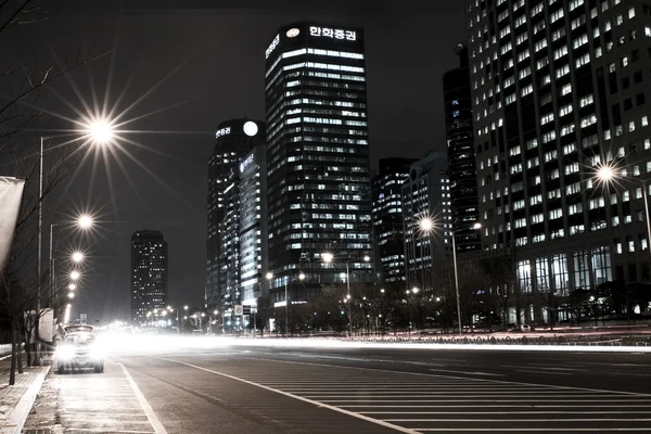 Yeouido binaların güzel gece görünümü — Stok fotoğraf