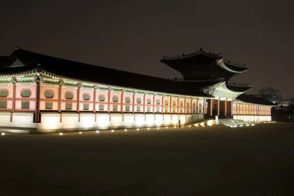 Night view of the old palace Deoksugung — Stock Photo, Image