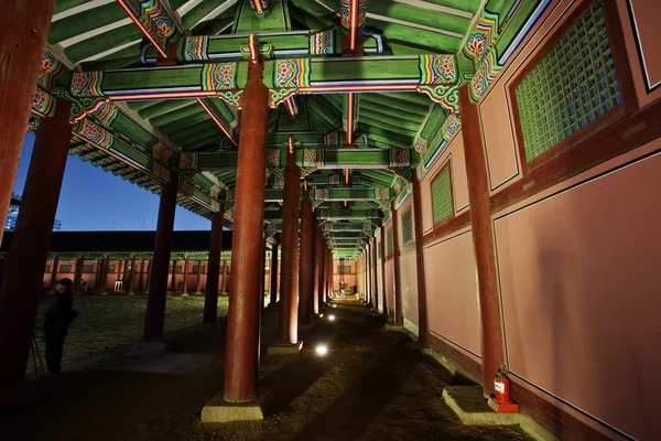 Vista nocturna del Palacio Gyeongbokgung en Corea del Sur —  Fotos de Stock