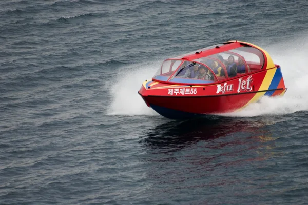 Speedboot mit Touristen — Stockfoto