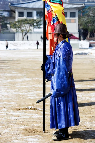 Portero cambiando evento cultural tradicional en Corea del Sur — Foto de Stock