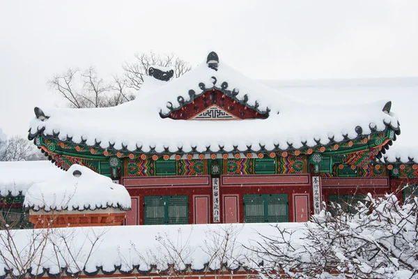 Istana Gyeongbokgung di musim dingin — Stok Foto