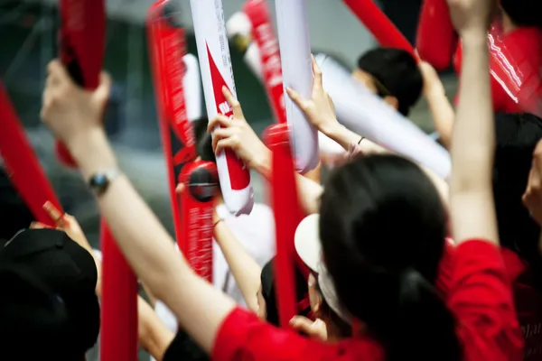 Animando a la multitud — Foto de Stock