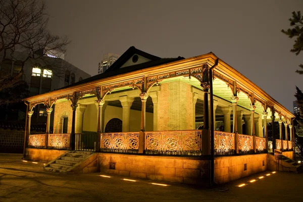 Vista nocturna del antiguo palacio Deoksugung —  Fotos de Stock