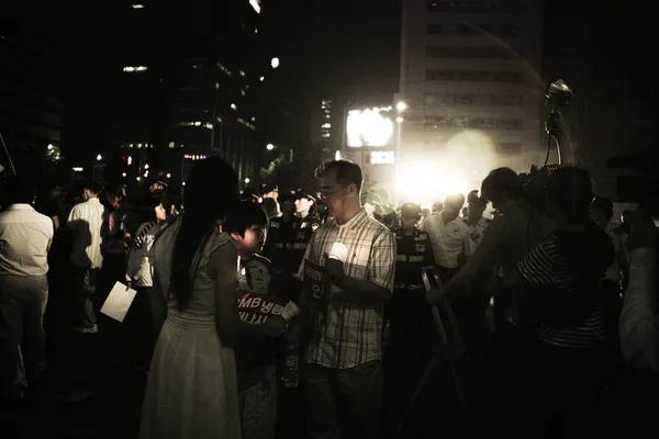 Kalabalıklar içinde güney korea gösteri Seul Plaza ralli — Stok fotoğraf