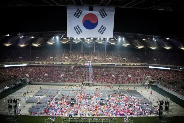 Cheering crowd at World Cup Stadium in South Korea — Stock Photo, Image