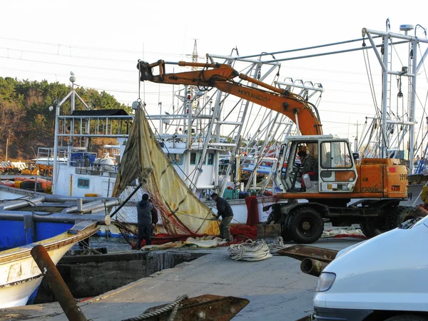 Barcos en pueblos pesqueros — Foto de Stock