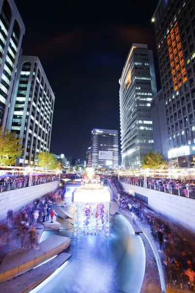 Eine schöne nächtliche Ansicht von Cheonggyecheon seoul — Stockfoto