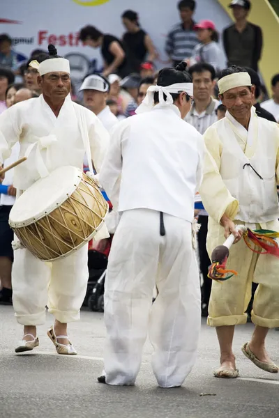 在韩国，富平 pungmullori 节的传统节日 — 图库照片