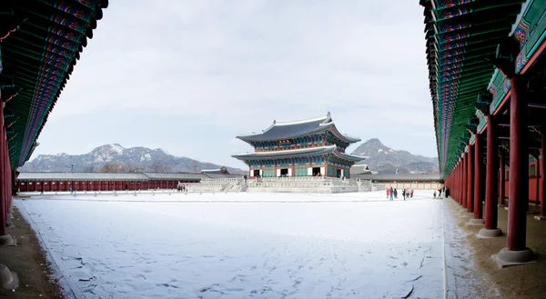 Pałac gyeongbokgung w zimie — Zdjęcie stockowe