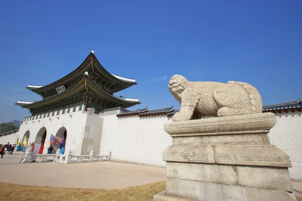 Pałac gyeongbokgung: Gwanghwamun — Zdjęcie stockowe