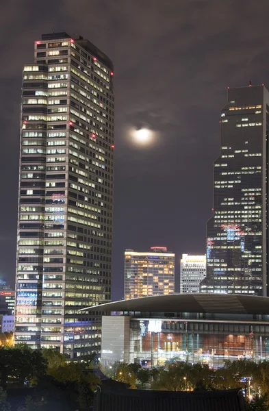 Bella vista notturna di edifici in Corea del Sud — Foto Stock