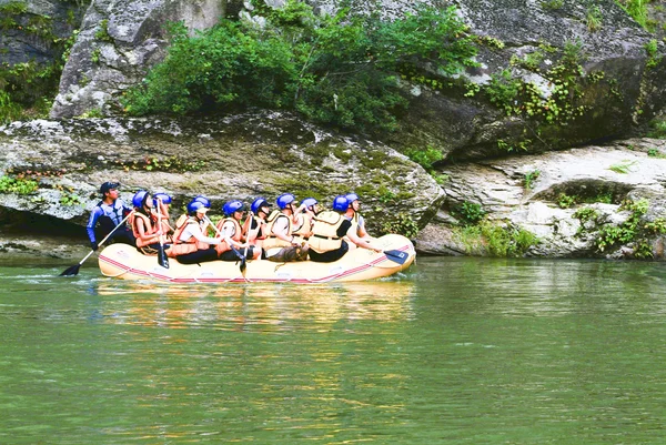 Rafting sur le fleuve Dong en Corée du Sud — Photo