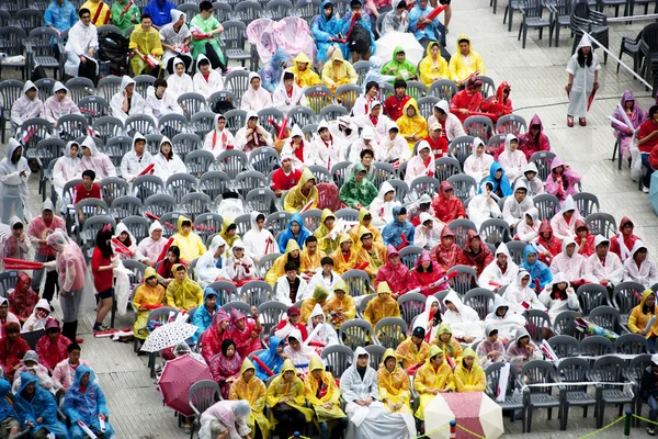 Cheering crowd — Stock Photo, Image