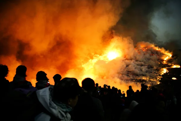 People at fire festival — Stock Photo, Image