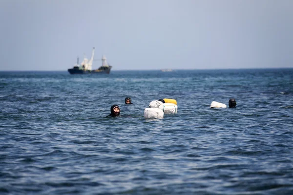 Vrouwelijke duikers op eiland jeju — Stockfoto