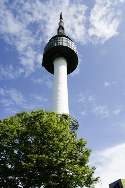 Observatoriet namsan tower i seoul — Stockfoto