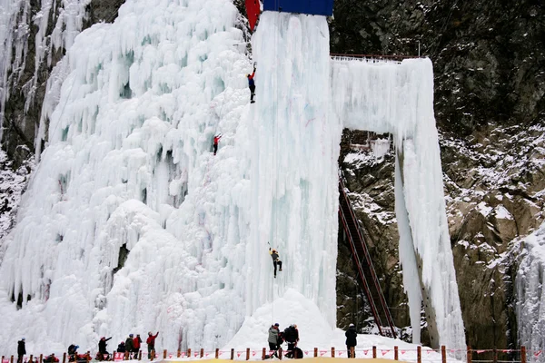 Escalada en hielo — Foto de Stock