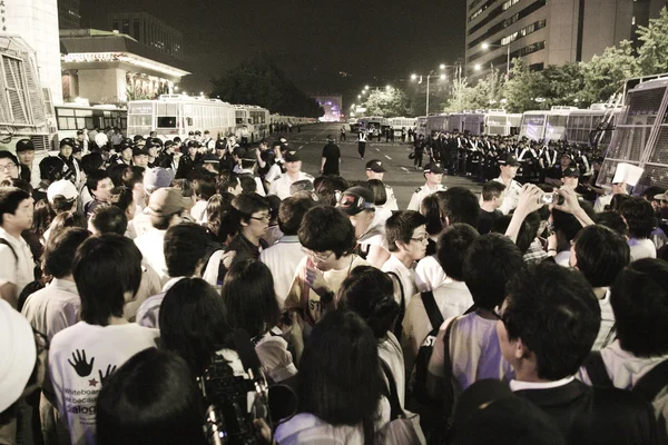 Menigten rally in Zuid-korea demonstratie in seoul plaza — Stockfoto