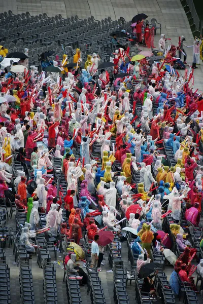 Animando a la multitud —  Fotos de Stock