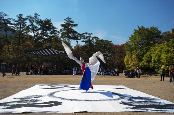 National dance at Beopjusa attendant temples — Stock Photo, Image