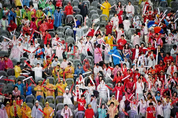 Animando a la multitud —  Fotos de Stock