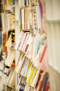 birçok kitap ve dergilerde Kitabevi