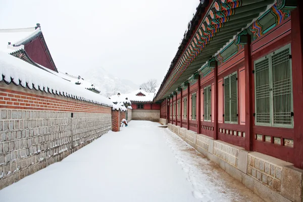 Kışın Gyeongbokgung Sarayı — Stok fotoğraf
