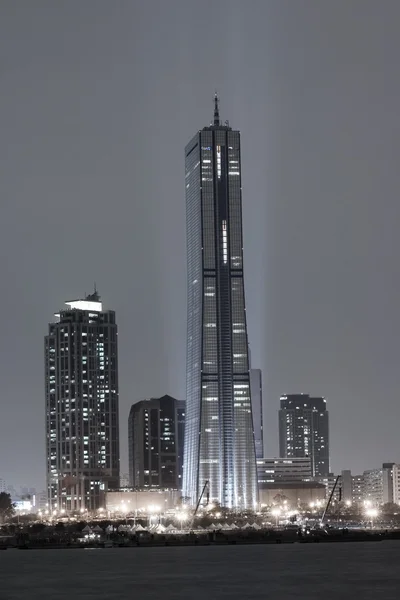 Los rascacielos de Yeouido en Seúl desde el otro lado del río Han —  Fotos de Stock