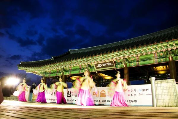 Traditional dance — Stock Photo, Image
