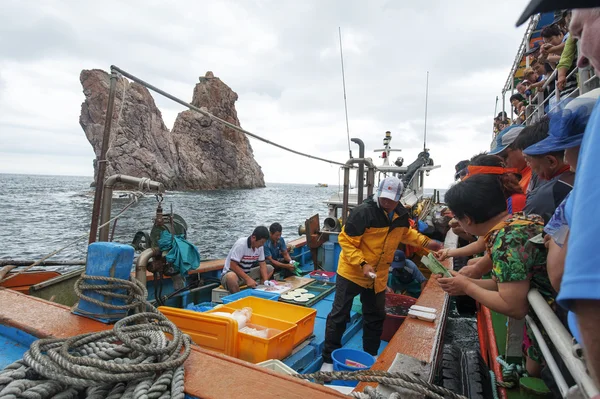 Tourists on boat — Stock Photo, Image