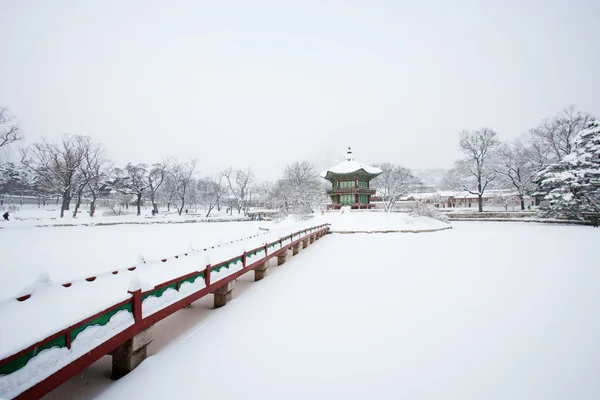 Pałac gyeongbokgung w zimie — Zdjęcie stockowe