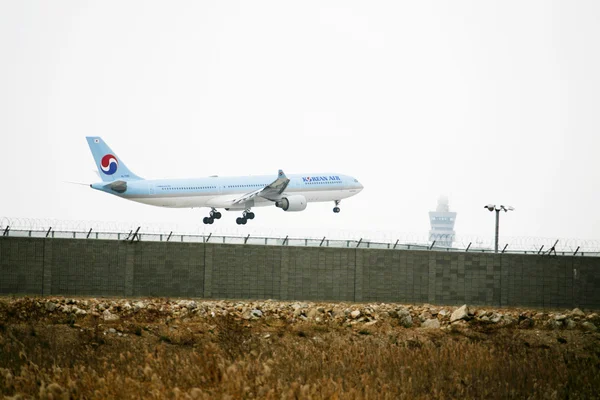 Aviones en el Aeropuerto Internacional de Incheon —  Fotos de Stock