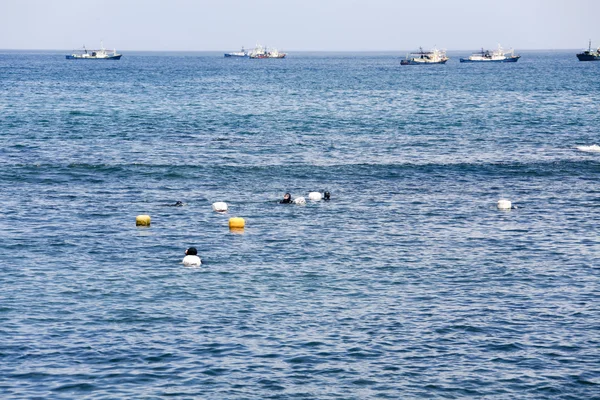 Kvinnliga dykare på jeju island — Stockfoto