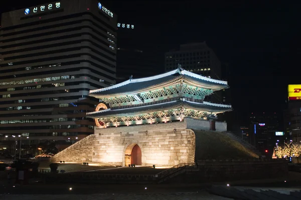 Beautiful night view  Namdaemun — Stockfoto