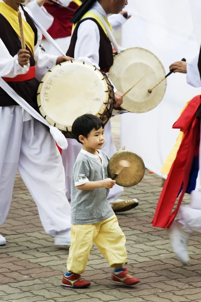 Kinderen ervaren aardewerk festival — Stockfoto