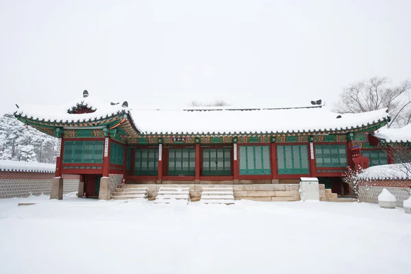 Gyeongbokgung palace i vinter — Stockfoto