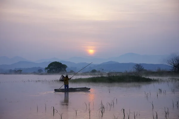 Pescador en Upo Swamp Changyeong — Foto de Stock