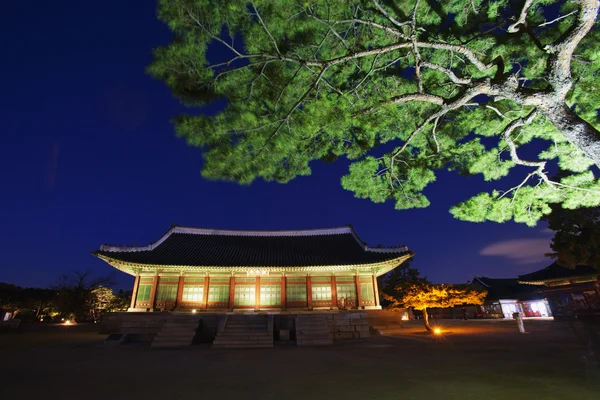 Éjszakai kilátás gyeongbokgung palace-ban Dél-korea — Stock Fotó